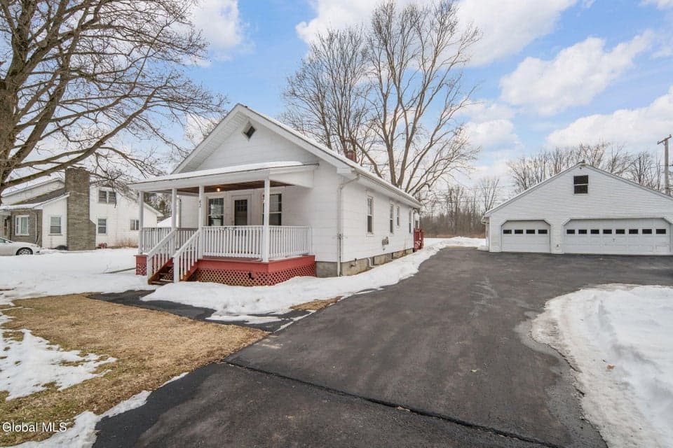 42 Currey Avenue, photo 2