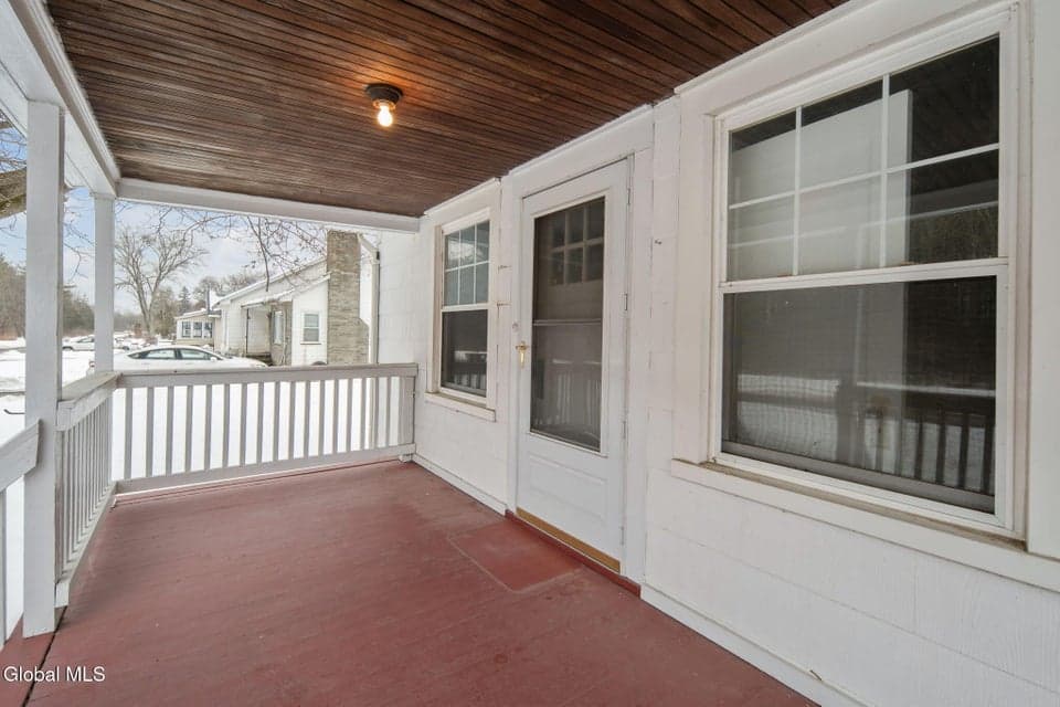 42 Currey Avenue, photo 3
