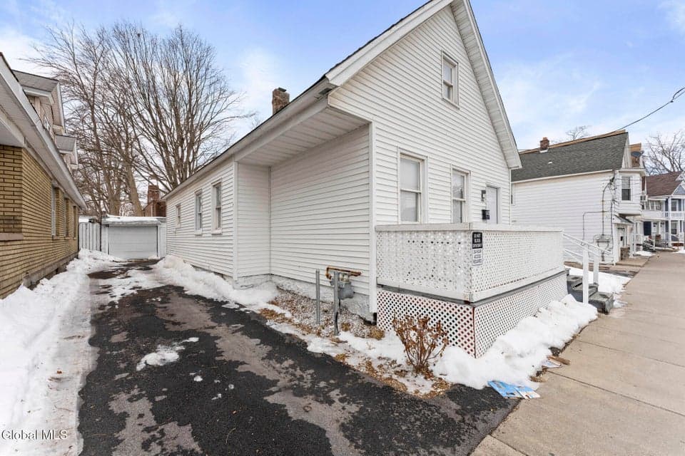 494 Hulett Street, photo 3