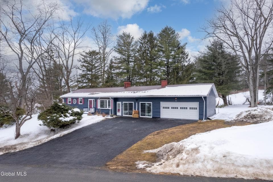 37 Fowler Drive, photo 1