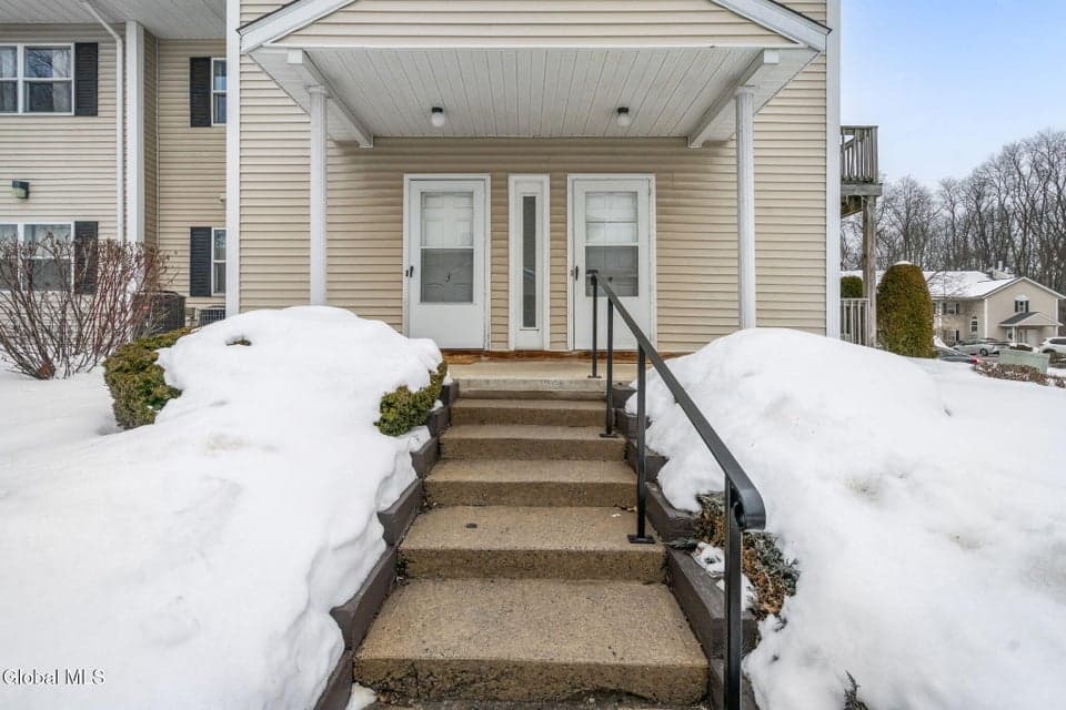 1103 Greenwich Drive, Albany, NY, photo 2