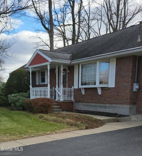 53 Niskayuna Street, photo 2