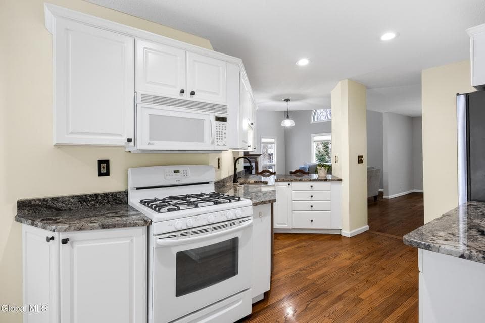 73 Pepper Lane, Greenfield, NY, photo 3