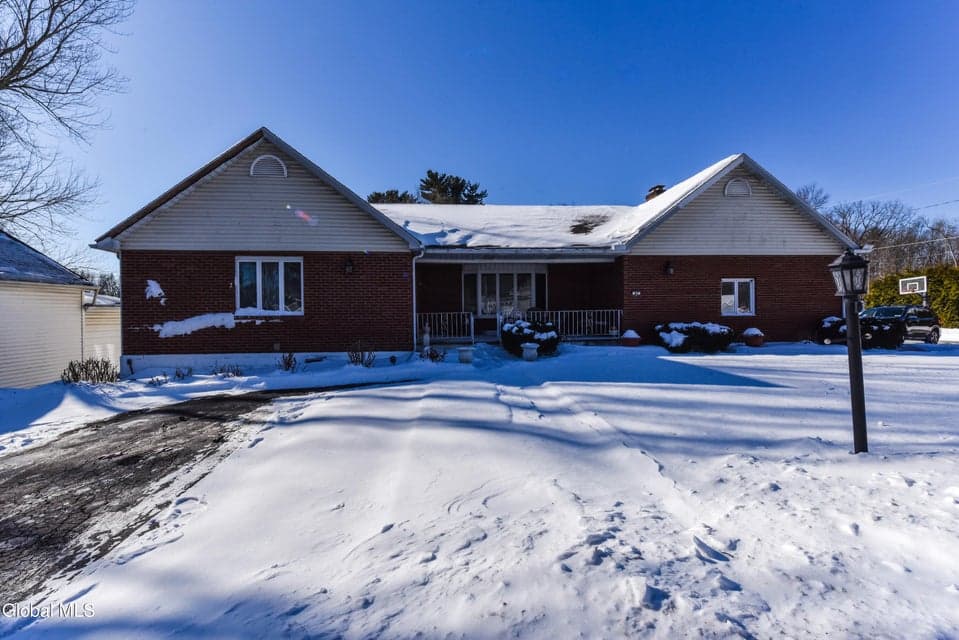 62 Monroe Avenue, photo 1
