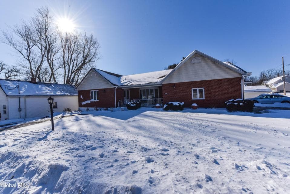62 Monroe Avenue, photo 2