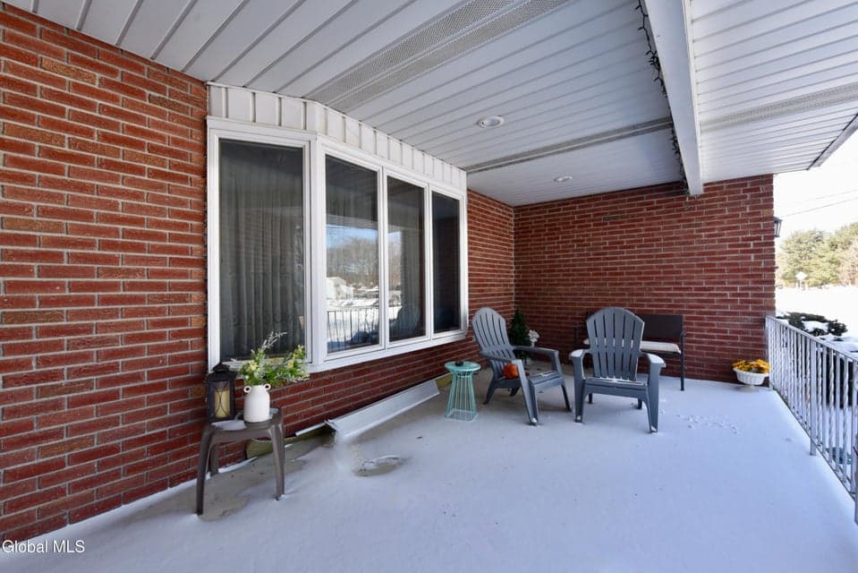 62 Monroe Avenue, photo 4