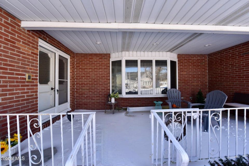 62 Monroe Avenue, photo 3