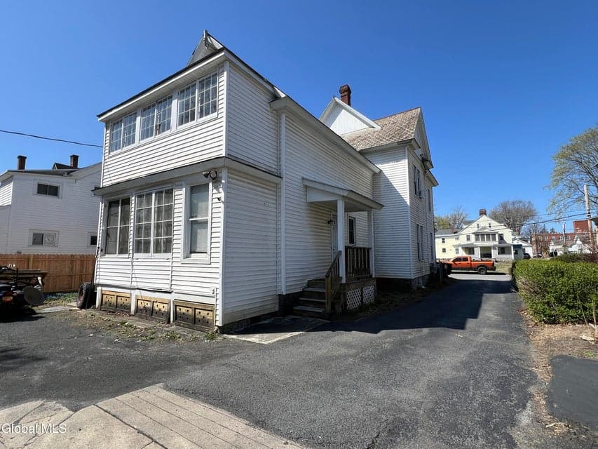 114 Oak Street, photo 2