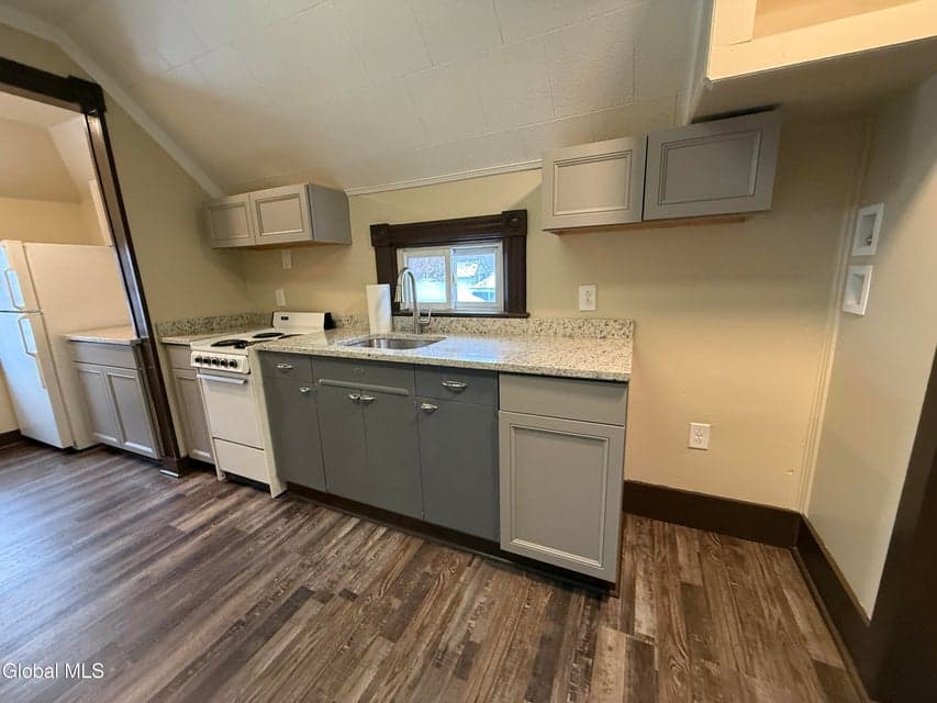 114 Oak Street, photo 5