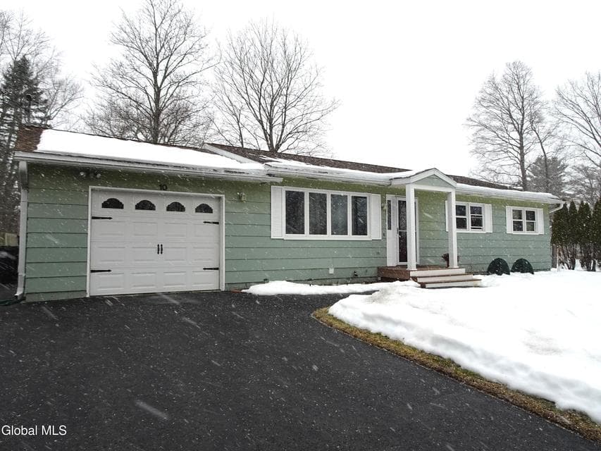 10 Mann Drive, photo 1