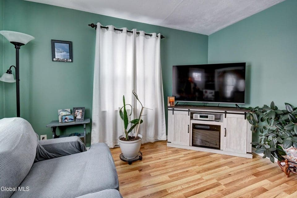 12 Christman Place, photo 4