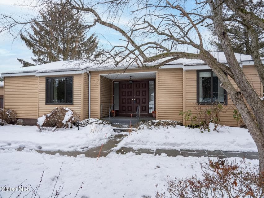 2 Loudonwood East, photo 1