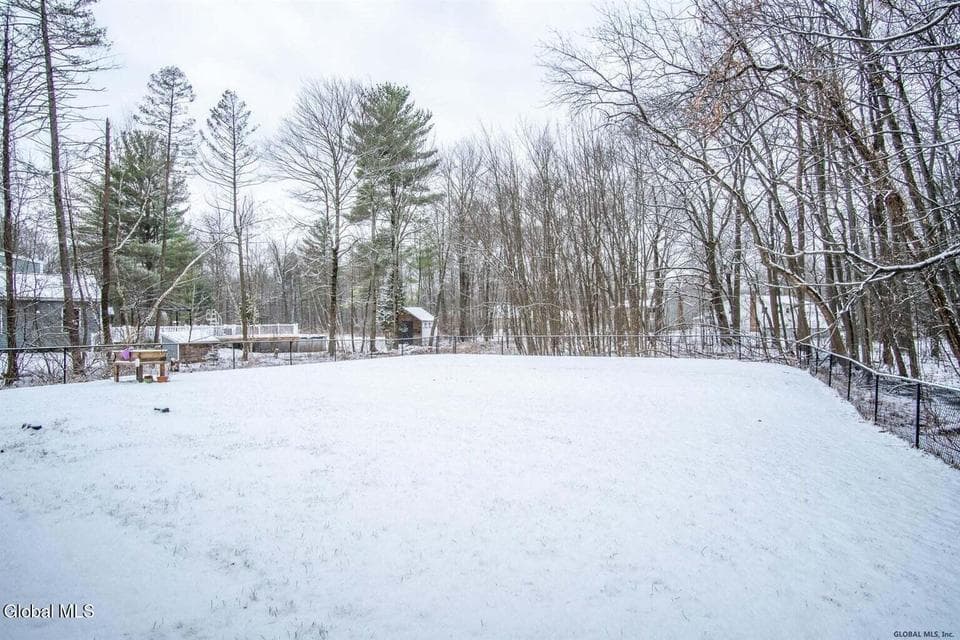 647 Pearse Road, photo 2