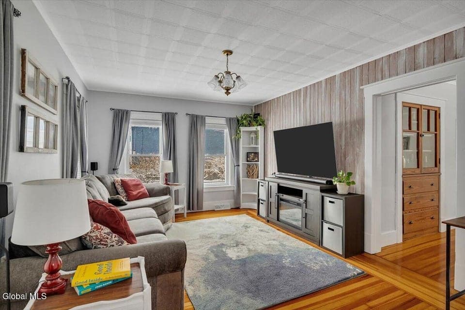 37 Hamilton Avenue, photo 2