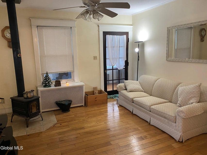 1146 Dean Street, photo 3