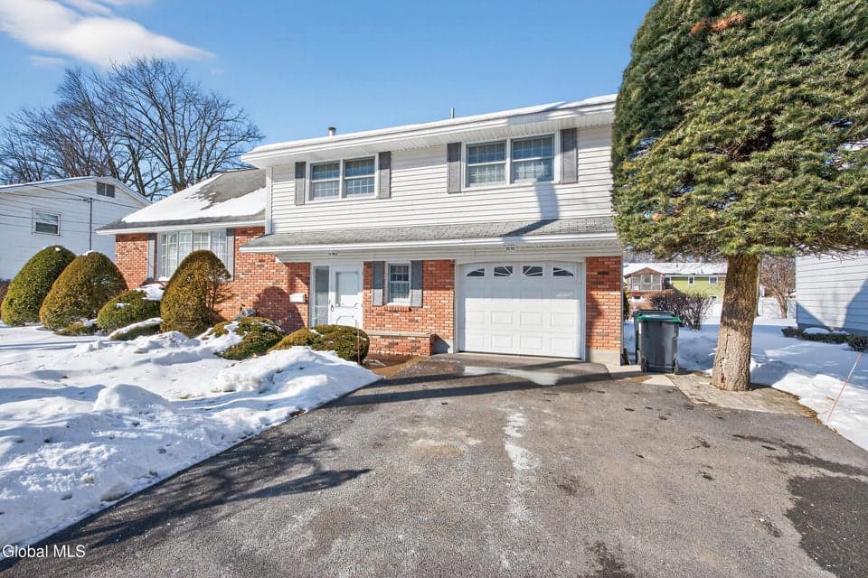 56 Bayberry Road, photo 1