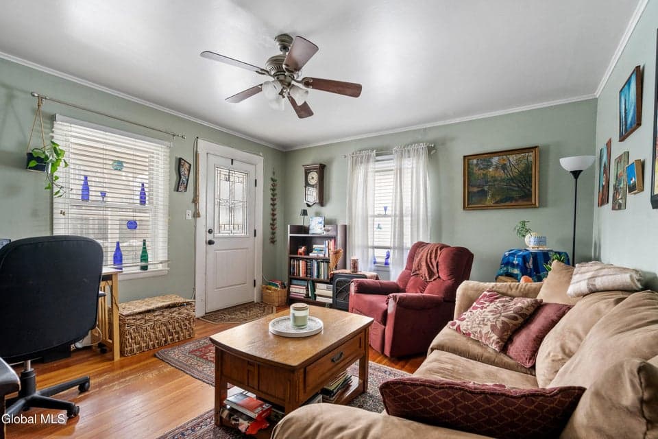 161 Lake Avenue, photo 3