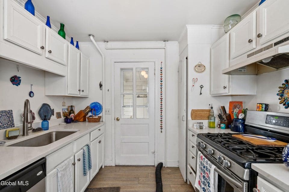161 Lake Avenue, photo 5