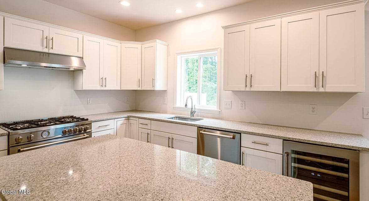 15 Stone Creek Drive, photo 2