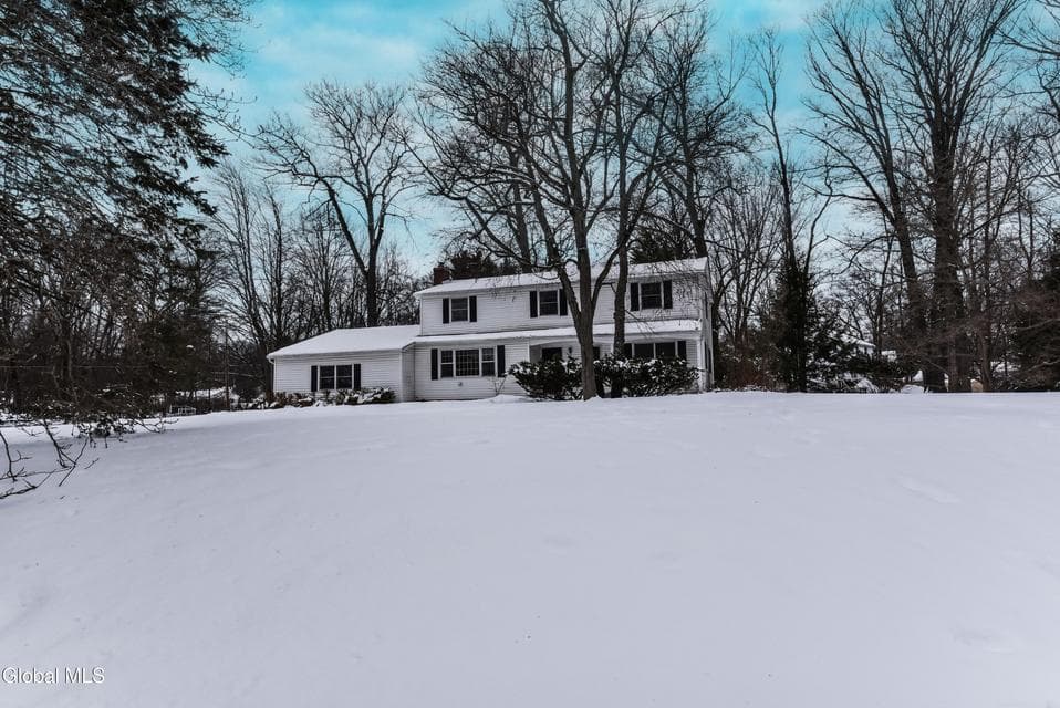 9 Tamarack Lane, photo 1