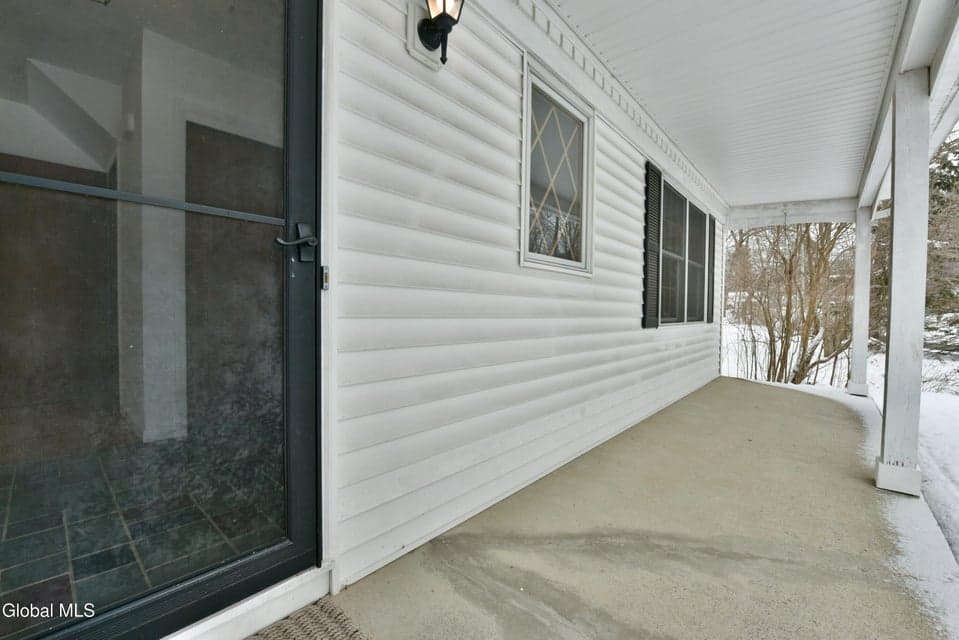 9 Tamarack Lane, photo 3