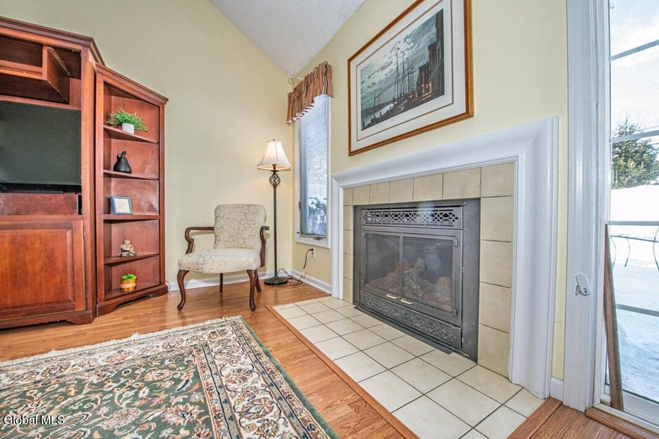 39 Constitution Drive, photo 5