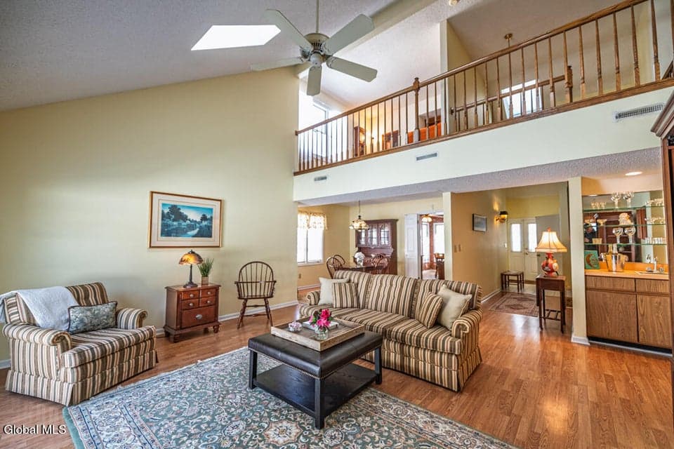 39 Constitution Drive, photo 3