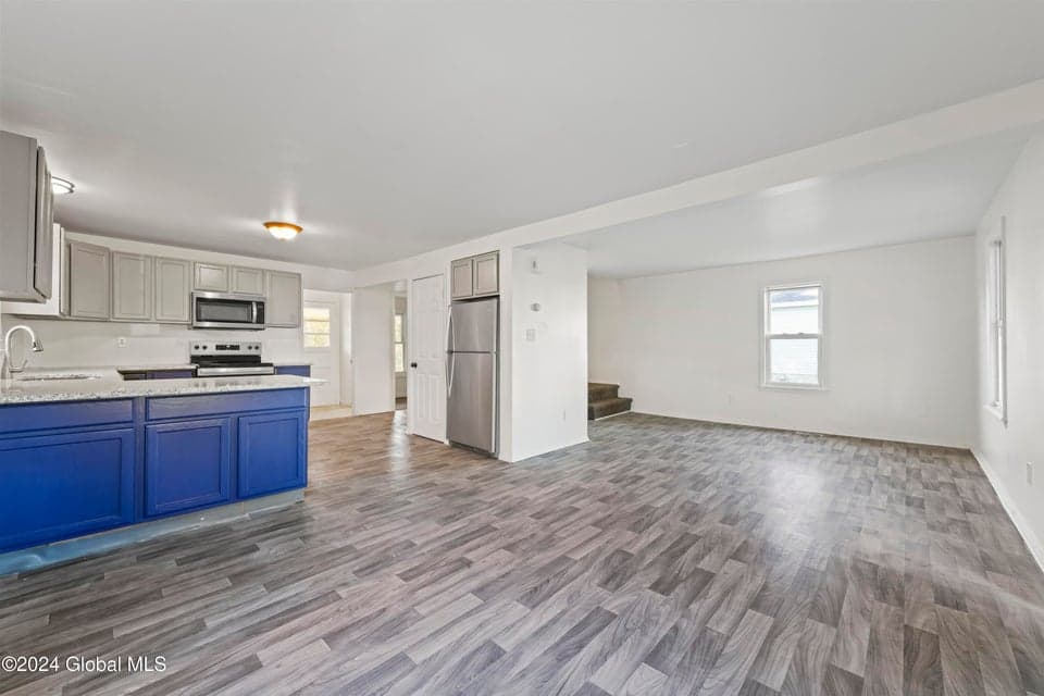 124 Cottage Street, photo 3