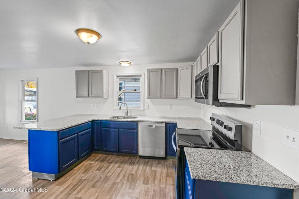 124 Cottage Street, photo 4
