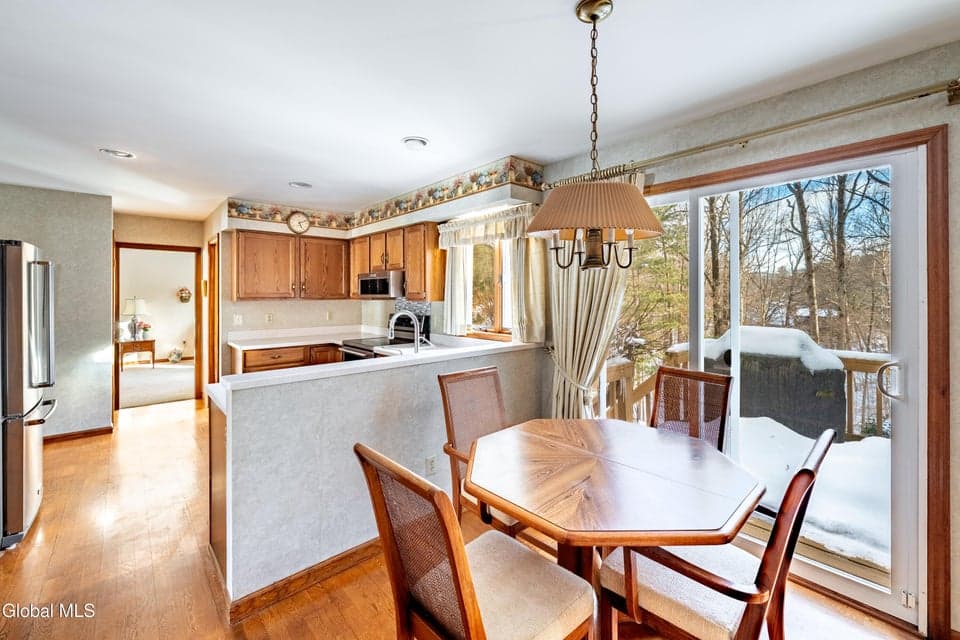 10 N Nottingham Way, Clifton Park, NY 12065, photo 3