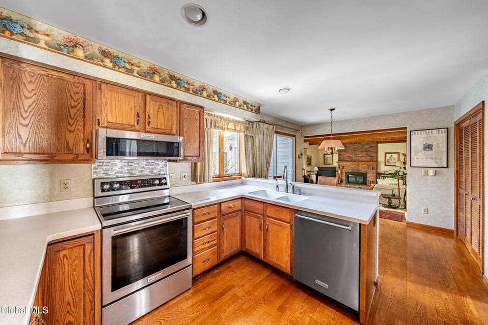 10 N Nottingham Way, Clifton Park, NY 12065, photo 4