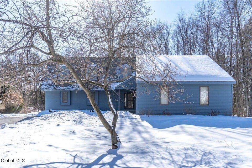 21 Orchard Park Drive, photo 3