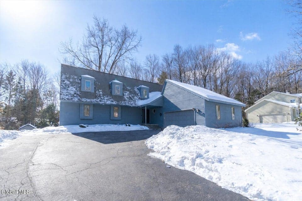 21 Orchard Park Drive, photo 1