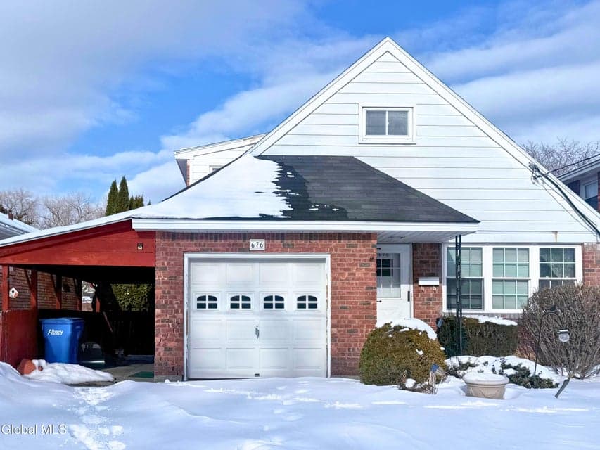 676 Providence Street, photo 2