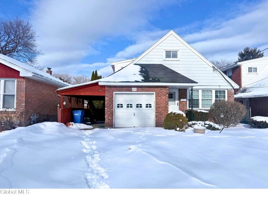 676 Providence Street, photo 1