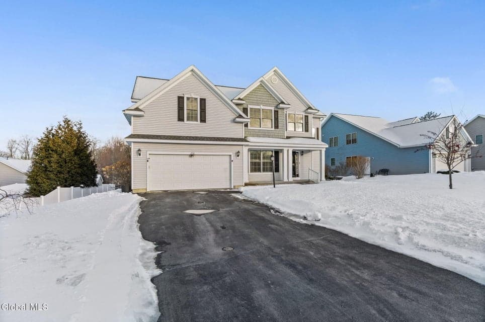 256 N Alandale Avenue, photo 2