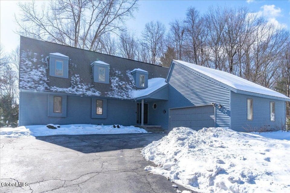 21 Orchard Park Drive, photo 2
