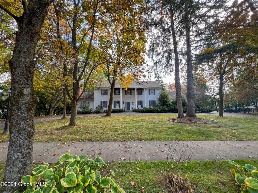 660 N Broadway, photo 2