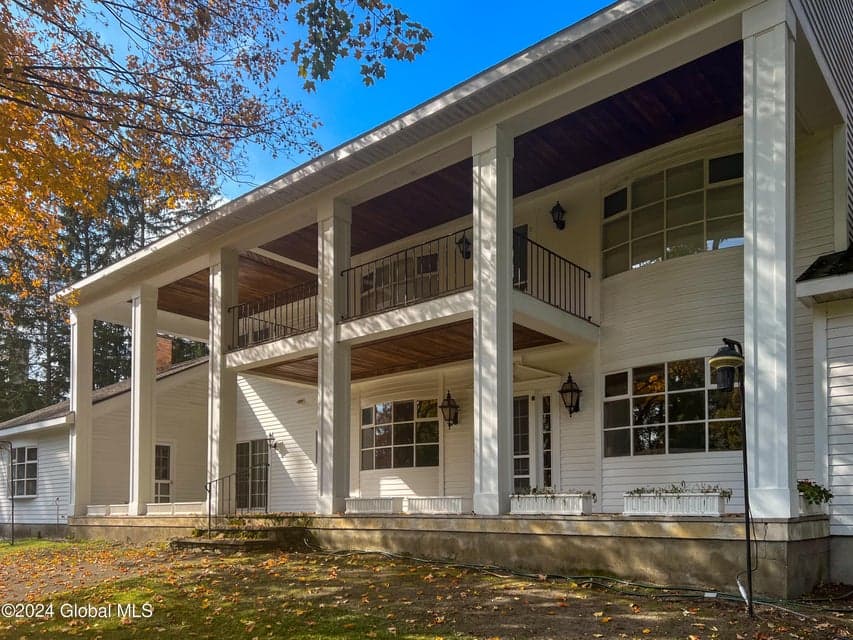 660 N Broadway, photo 4