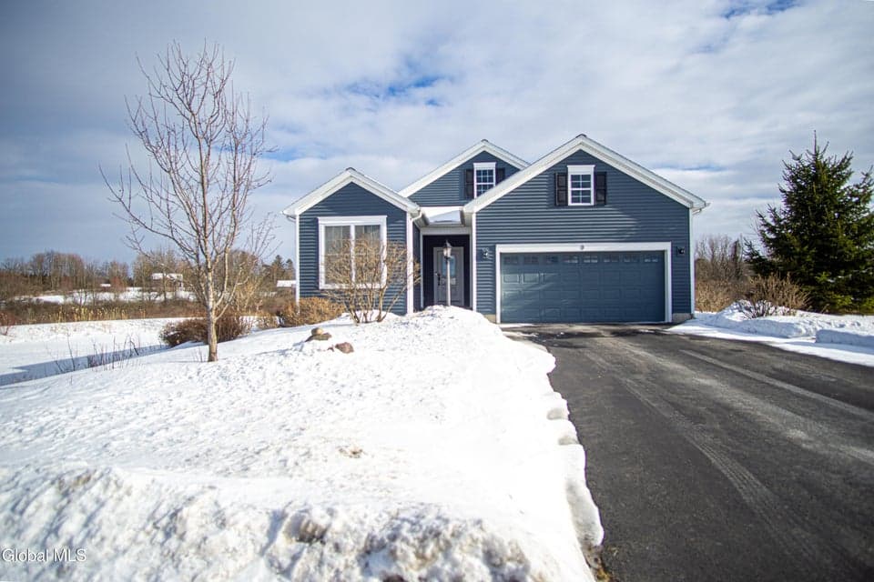 9 New Heron Drive, Halfmoon, NY, photo 2