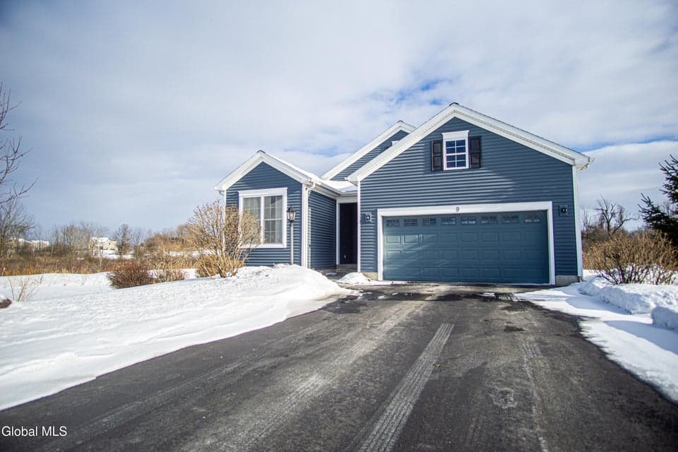 9 New Heron Drive, Halfmoon, NY, photo 3