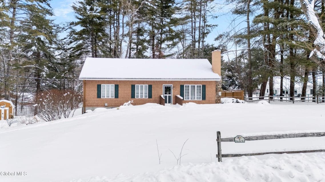 8 Higgins Road, photo 1