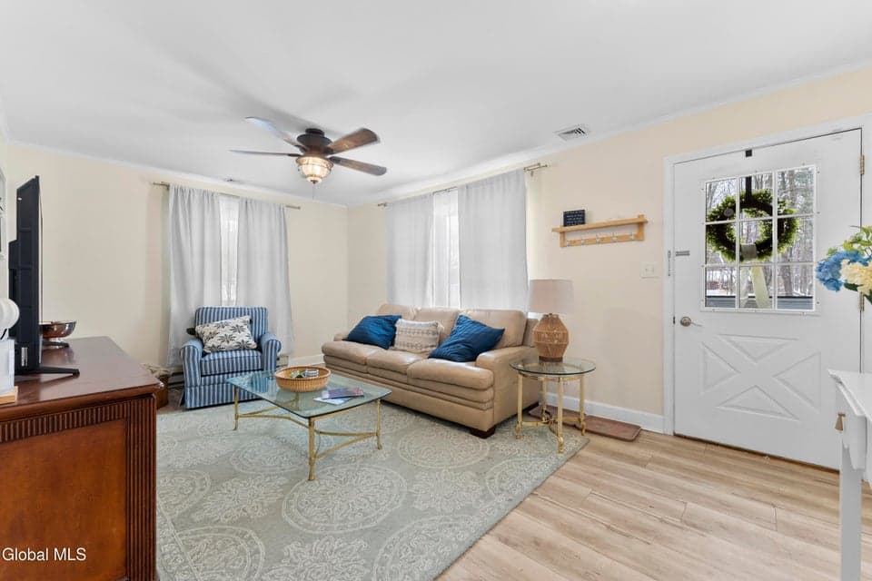 8 Higgins Road, photo 3