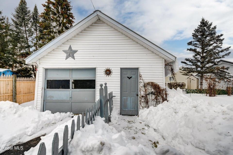 121 E Fourth Avenue, photo 4