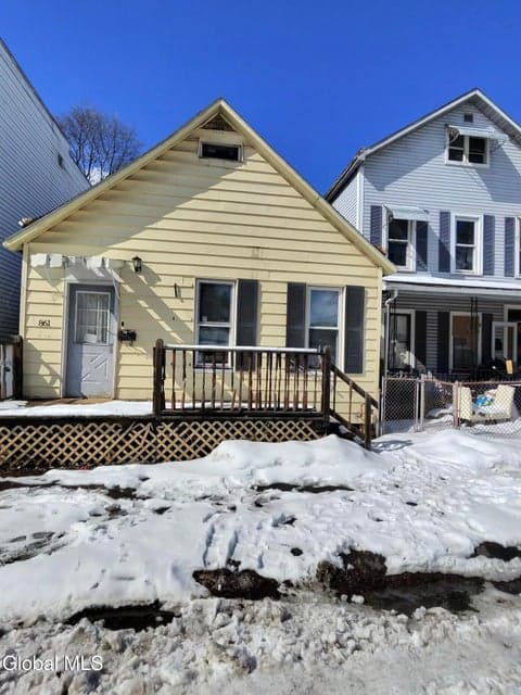 861 4th Avenue, photo 1