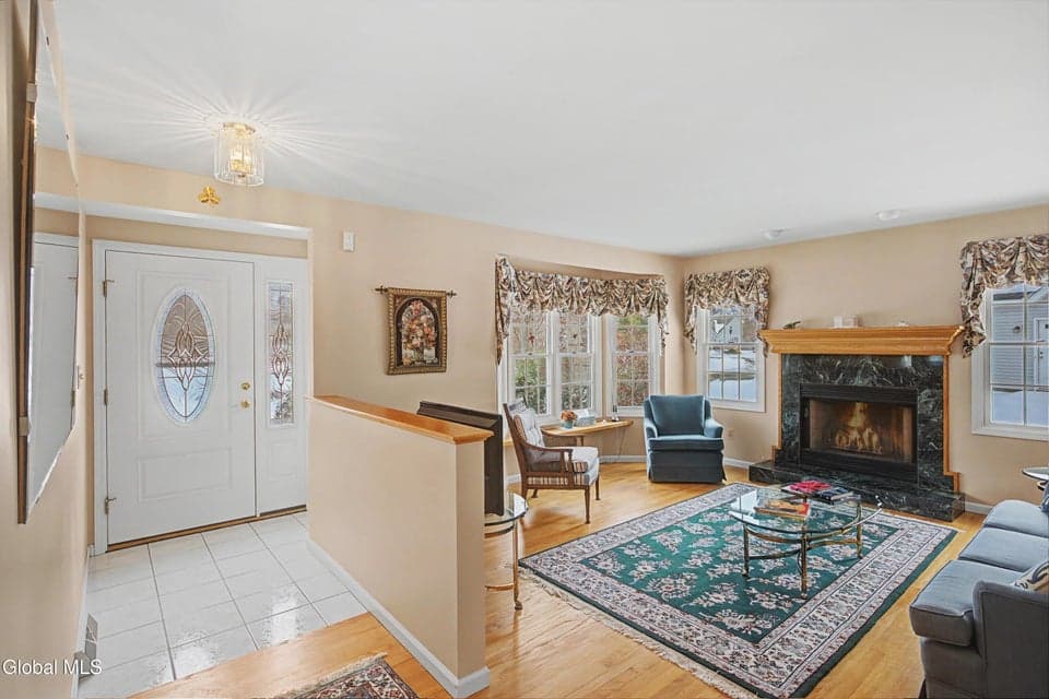 2410 Parkville Place, Niskayuna, NY 12309, photo 3