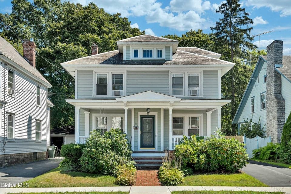 40 Grant Avenue, photo 1