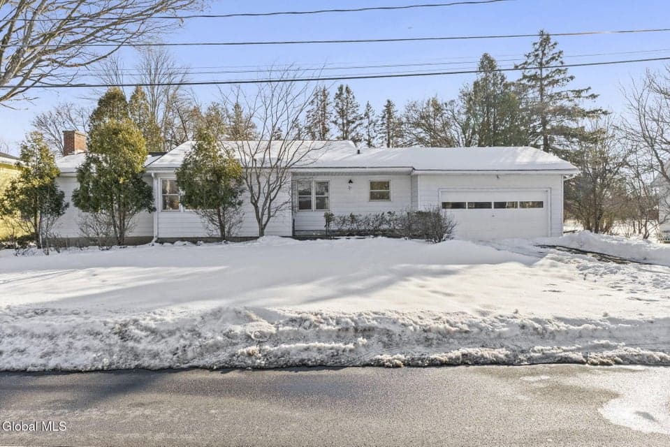 31 Magee Drive, photo 1