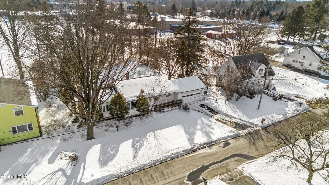 31 Magee Drive, photo 2