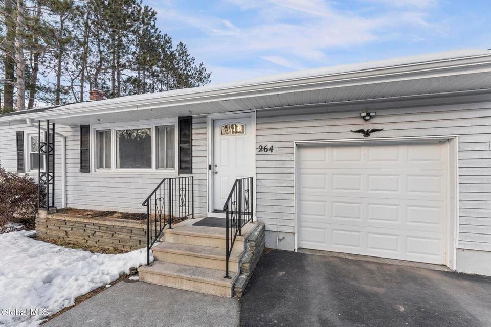 264 Lake Hill Road, photo 1